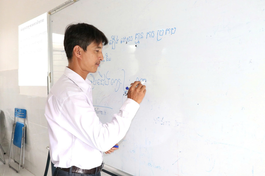 Tiến sĩ Tăng Văn Thòn hiện đang là giảng viên của Trường Ngôn ngữ - Văn hóa - Nghệ thuật Khmer Nam bộ và Nhân văn (thuộc Trường ĐH Trà Vinh). Ảnh: Nhân vật cung cấp. anh-1-1.jpg