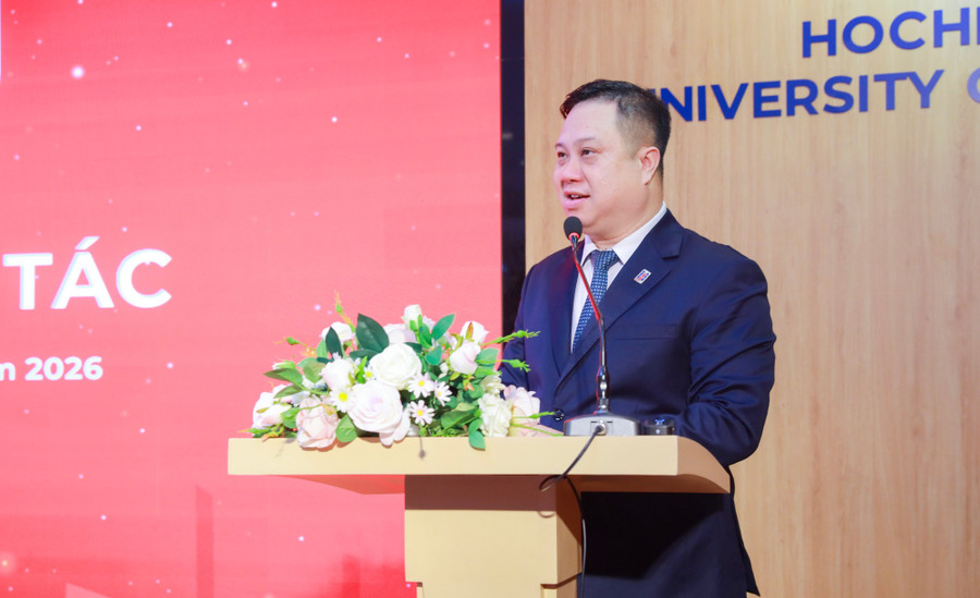 GS.TS Nguyễn Đức Trung, Hiệu trưởng Trường MM888 bảo mật tuyệt đối Ngân hàng TPHCM trao đổi tại chương trình. Ảnh: Thanh Hương