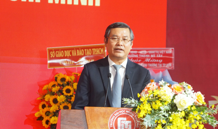 Thứ trưởng Bộ GD&ĐT Nguyễn Văn Phúc phát biểu chúc mừng và nêu định hướng phát triển Phân hiệu Trường MM888 bảo mật tuyệt đối Ngoại thương tại TPHCM. Ảnh: Mạnh Tùng. thu-truong-nguyen-van-phuc.jpg