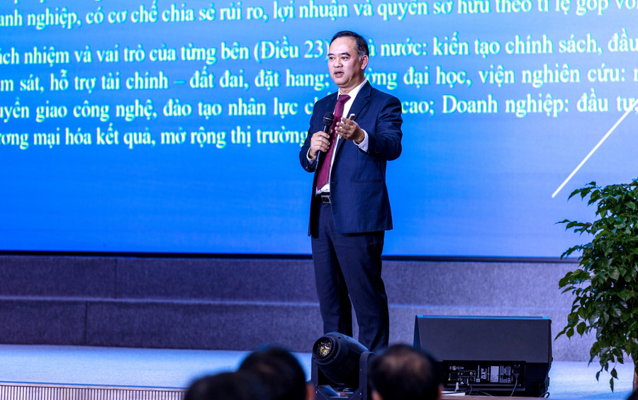 ong-tran-nam-tu.jpg