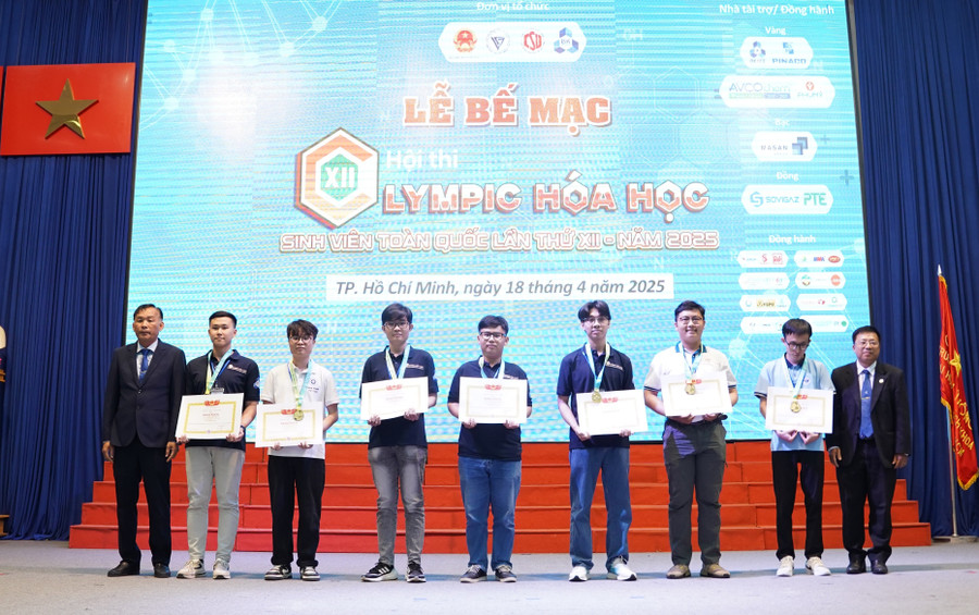 Khen thưởng MM888 Việt Nam Tải App giải Nhất bảng A. khen-thuong-sinh-vien-giai-nhat-bang-a.jpg