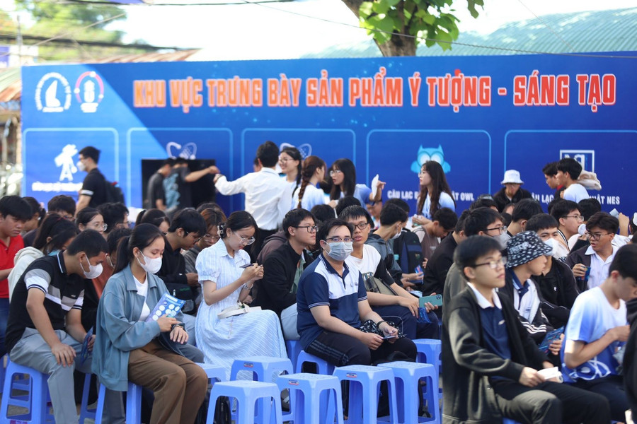 Ngày hội thu hút đông đảo MM888 Việt Nam Tải App, đông nhất là MM888 Việt Nam Tải App năm ba và năm tư. Ảnh: ĐHQG-HCM sv2.jpg
