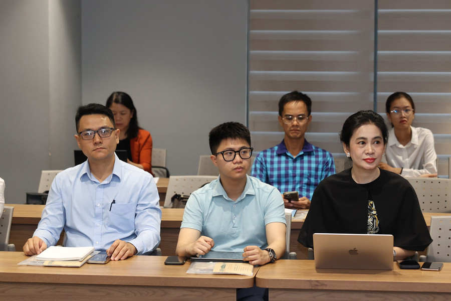 Đại biểu, học viên tại lễ khai giảng khóa bồi dưỡng 