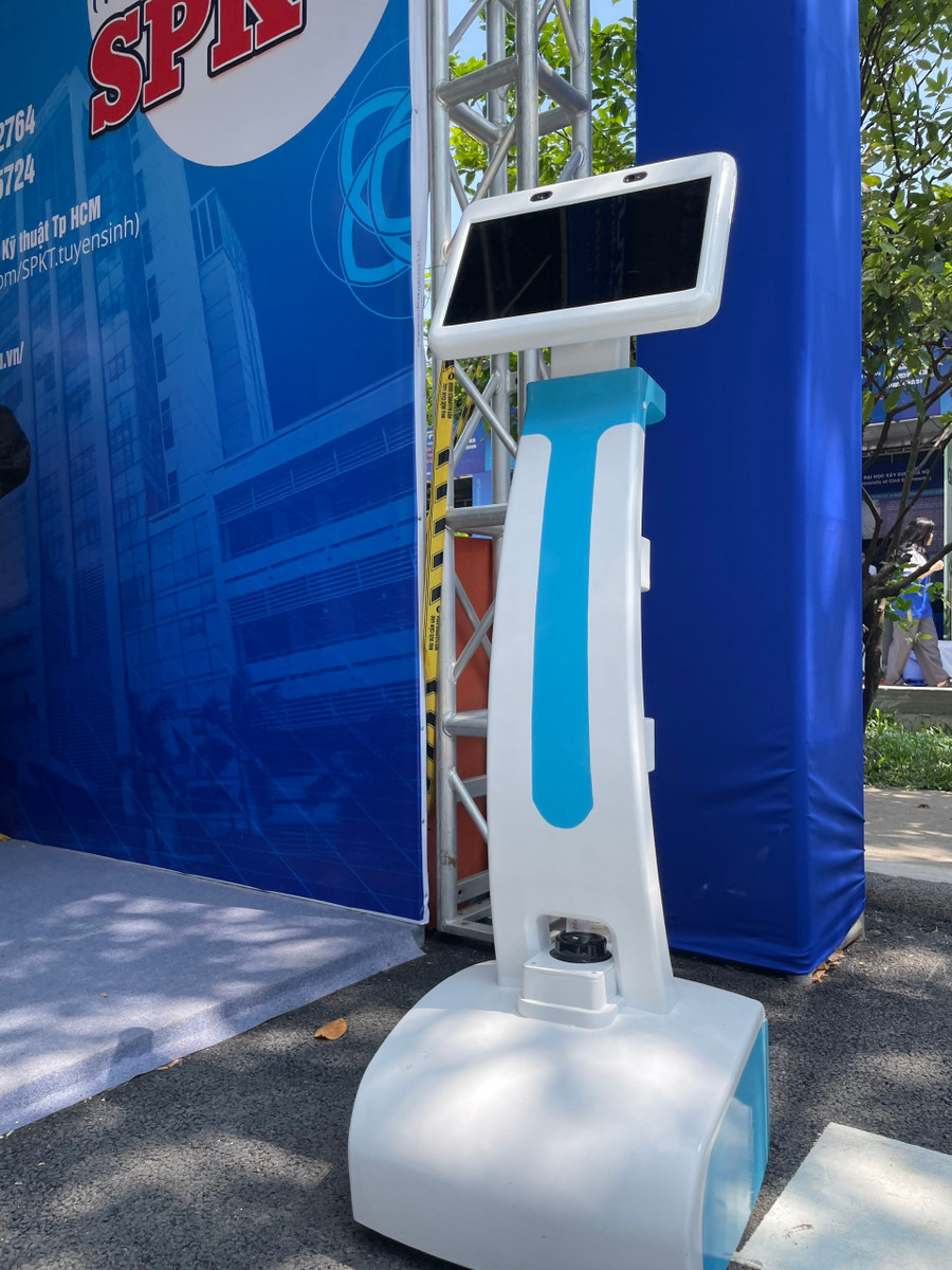 Ngoại hình robot cần được Thiên đường trò chơi đổi thưởng MM886 để giống một robot hình người. Ảnh: Phúc Uyên.