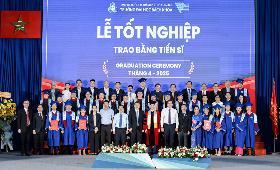 Lễ MM88dangnhap nhà cái World Cup 2026, trao bằng tiến sĩ. tien-si.jpg