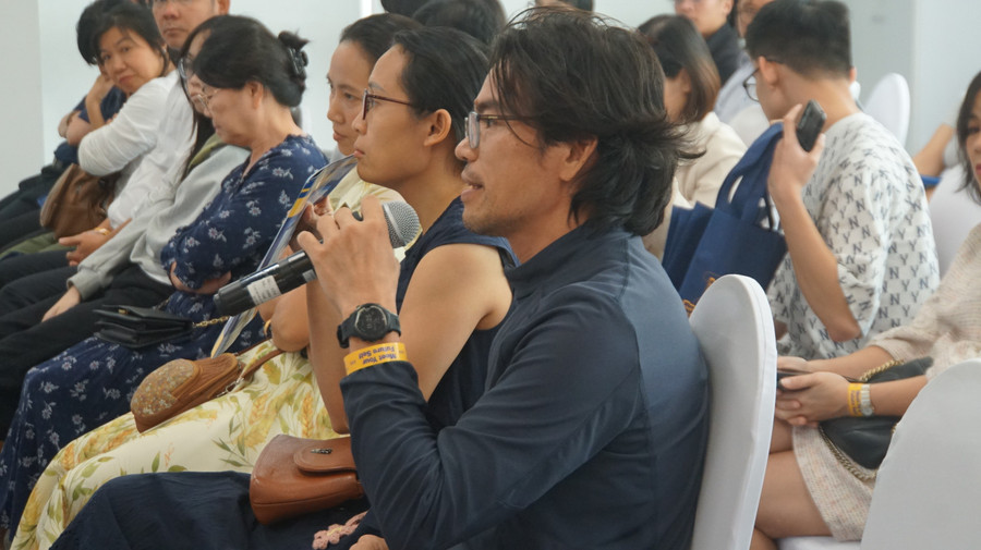 Phụ huynh tham dự chương trình đặt câu hỏi với chuyên gia. dsc08398.jpg