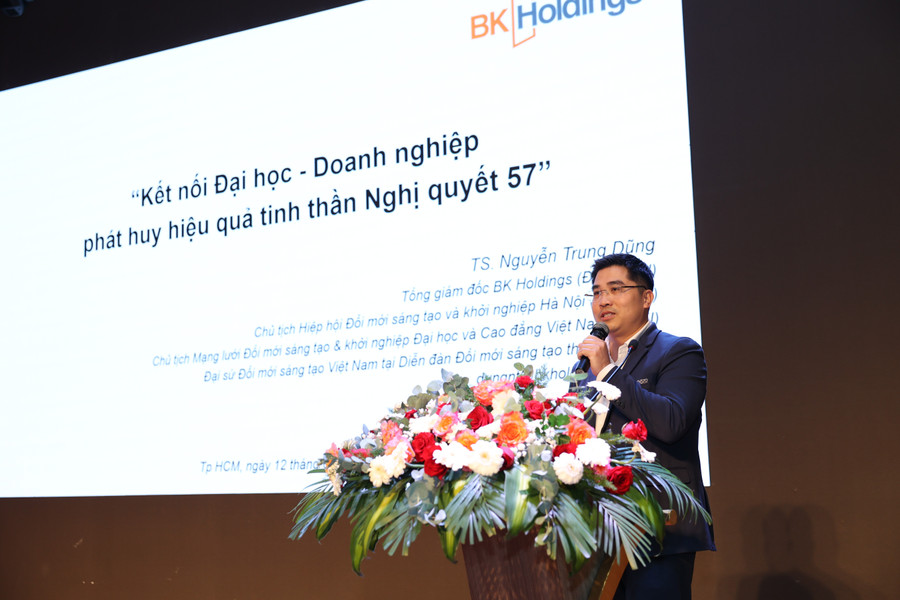 TS Nguyễn Trung Dũng, Chủ tịch VNEI, Tổng Giám đốc BK Holdings trình bày tham luận. Ảnh: UEH 1-5502.jpg
