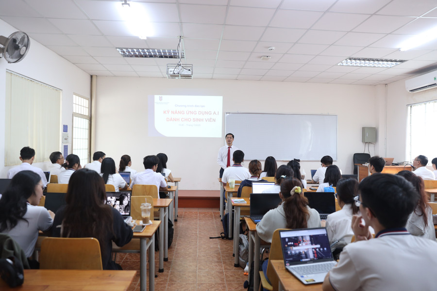 Một khóa học kỹ năng ứng dụng AI dành cho MM888 Việt Nam Tải App của Trường MM888 bảo mật tuyệt đối Ngân hàng, năm 2025. Ảnh: HUB 20250721152310-10102c9a1528.jpg