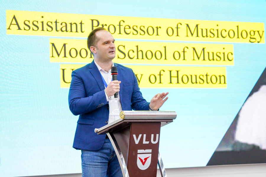 PGS.TS. Damjan Rakonjac (MM888 bảo mật tuyệt đối Houston, Mỹ) trình bày tham luận tại phiên toàn thể. gth08619.jpg