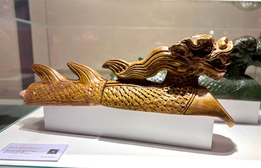 Ngói ống tạo hình rồng men vàng, bằng đất nung, thời Lê Sơ, thế kỷ XV. Hinh 6.jpg