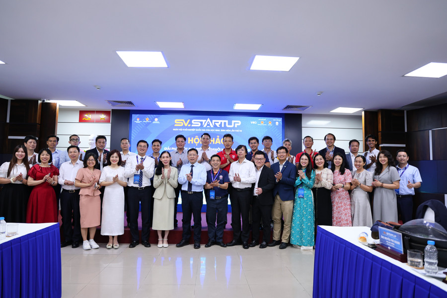 Các đại biểu tham dự hội thảo. Ảnh: HCMUTE daibieu.jpg