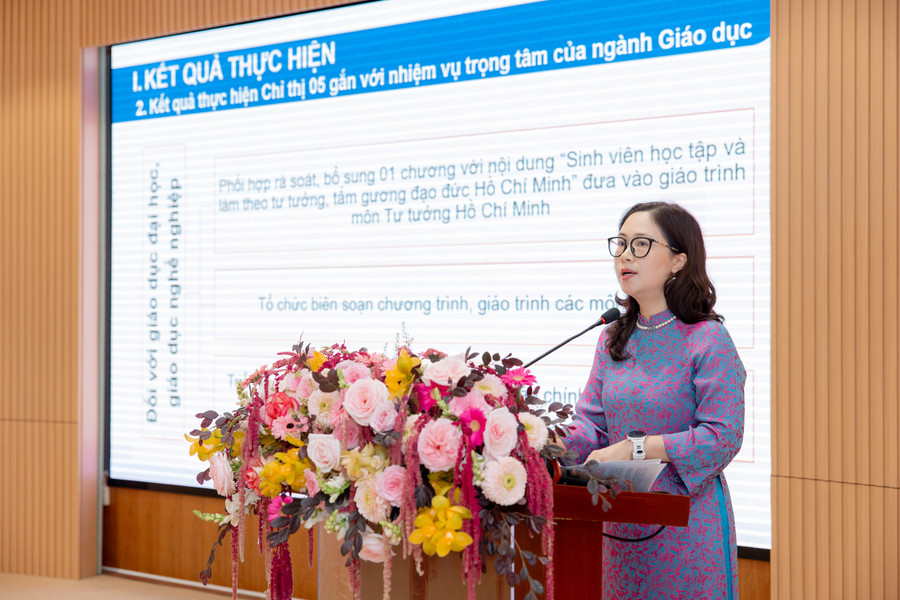 Bà Nguyễn Thị Nhung, Phó Vụ trưởng Vụ MM886 slot game, bắn cá, lô đề, đá gà, MM888 Việt Nam Tải App trình bày báo cáo tại hội thảo. zan-9330.jpg