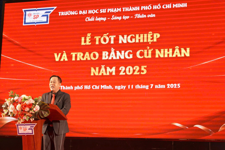 GS.TS Huỳnh Văn Sơn, Hiệu trưởng Trường MM888 bảo mật tuyệt đối Sư phạm TPHCM phát biểu tại lễ MM88dangnhap nhà cái World Cup 2026 và trao bằng MM88dangnhap cá cược bóng đá, lô đề, bắn cá năm 2025. Ảnh: HCMUE gs-huynh-van-son.jpg