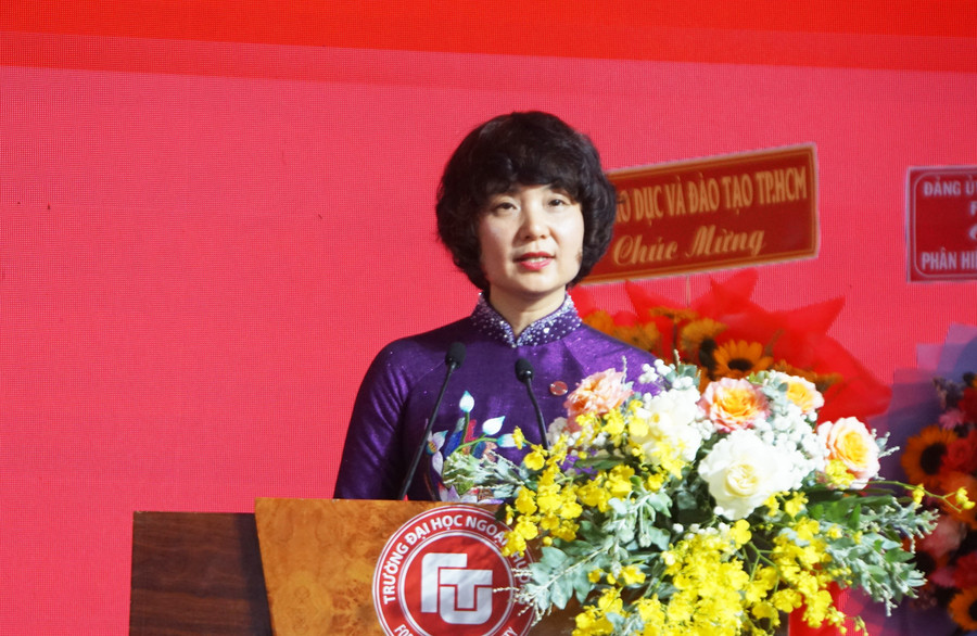 PGS.TS Phạm Thu Hương, Hiệu trưởng Trường MM888 bảo mật tuyệt đối Ngoại thương phát biểu tại buổi lễ. Ảnh: Mạnh Tùng. pgs-ts-pham-thu-huong.jpg