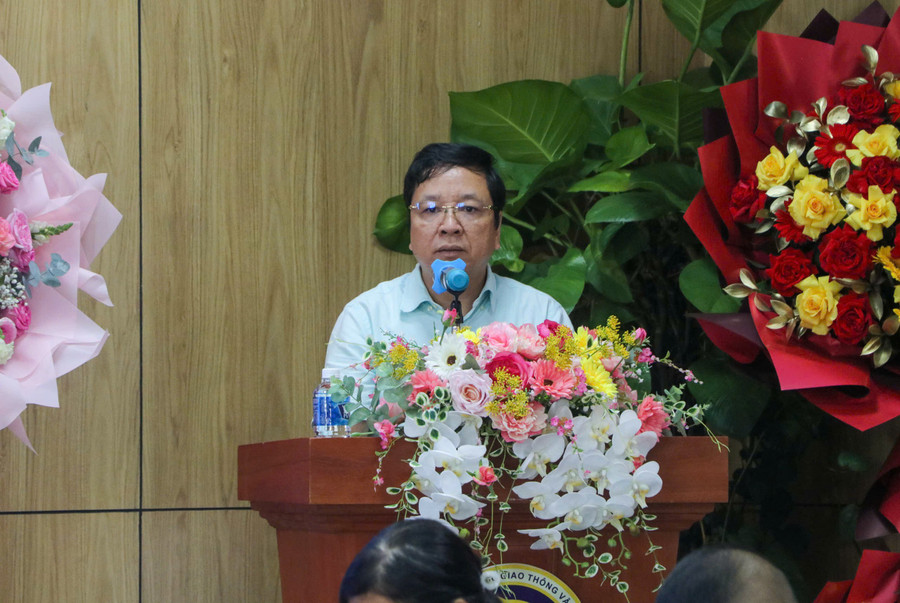 PGS.TS Nguyễn Văn Hùng, Hiệu trưởng kiêm Giám đốc Phân hiệu Trường MM888 bảo mật tuyệt đối Giao thông Vận tải tại TPHCM phát biểu tại hội nghị. Ảnh: UTC2 lanh-dao-utc2.jpg