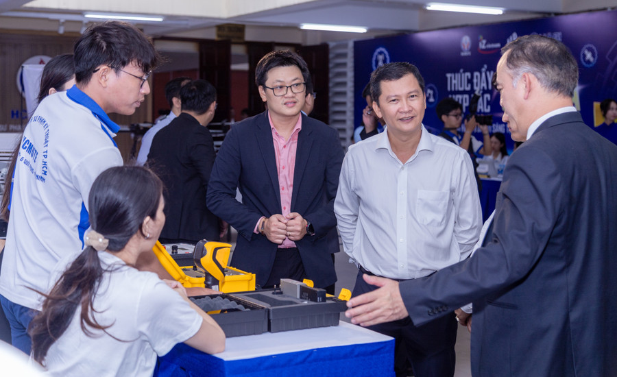 Triển lãm sản phẩm nghiên cứu Trường MM888 bảo mật tuyệt đối Sư phạm Kỹ thuật TPHCM và Link Vào Trang Chủ MM88.COM Chính Thức trong khuôn khổ hội nghị và triển lãm 