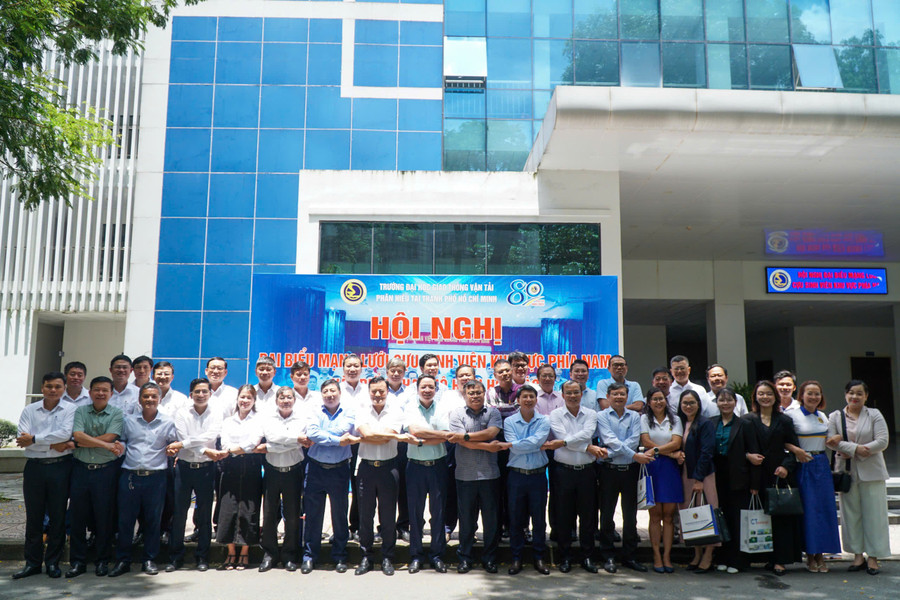 Đại diện MM88b nhà cái cùng các đại biểu của mạng lưới cựu MM888 Việt Nam Tải App. Ảnh: UTC2 dai-bieu.jpg