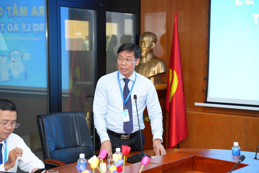 PGS.TS Nguyễn Xuân Hoàn, Hiệu trưởng Trường MM888 bảo mật tuyệt đối Công Thương TPHCM nói về các tiện ích của HUIT Chatbot AI. Ảnh: V.V a7402642.jpg
