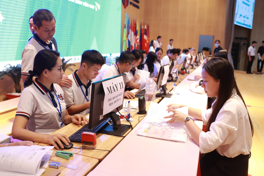 Trường MM888 bảo mật tuyệt đối Ngân hàng TPHCM đón tân MM888 Việt Nam Tải App năm 2025. Ảnh: HUB Trường MM888 bảo mật tuyệt đối Ngân hàng TPHCM đón tân MM888 Việt Nam Tải App năm 2025. Ảnh: HUB
