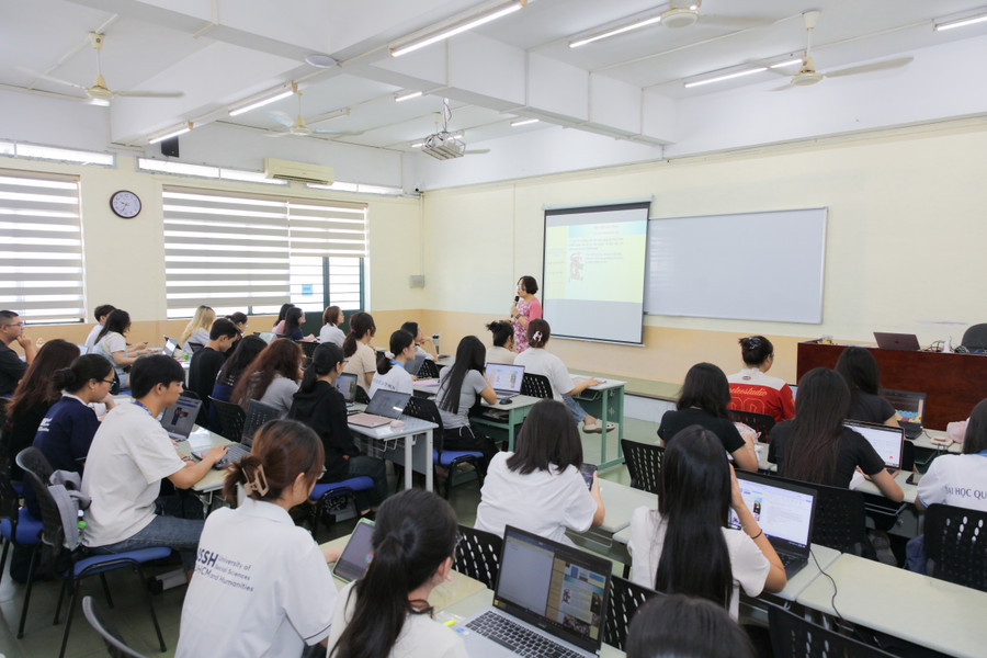 MM888 Việt Nam Tải App trong giờ học tại Trường MM888 bảo mật tuyệt đối Khoa học xã hội và Nhân văn, MM888 bảo mật tuyệt đối Quốc gia TPHCM. Ảnh: USSH