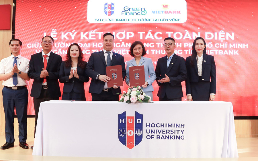Trong khuôn khổ chương trình, Trường MM888 bảo mật tuyệt đối Ngân hàng TPHCM ký kết hợp tác với Ngân hàng TMCP Việt Nam Thương tín (VietBank), Ngân hàng TMCP Bản Việt (BVBank). vietbank-1.jpg