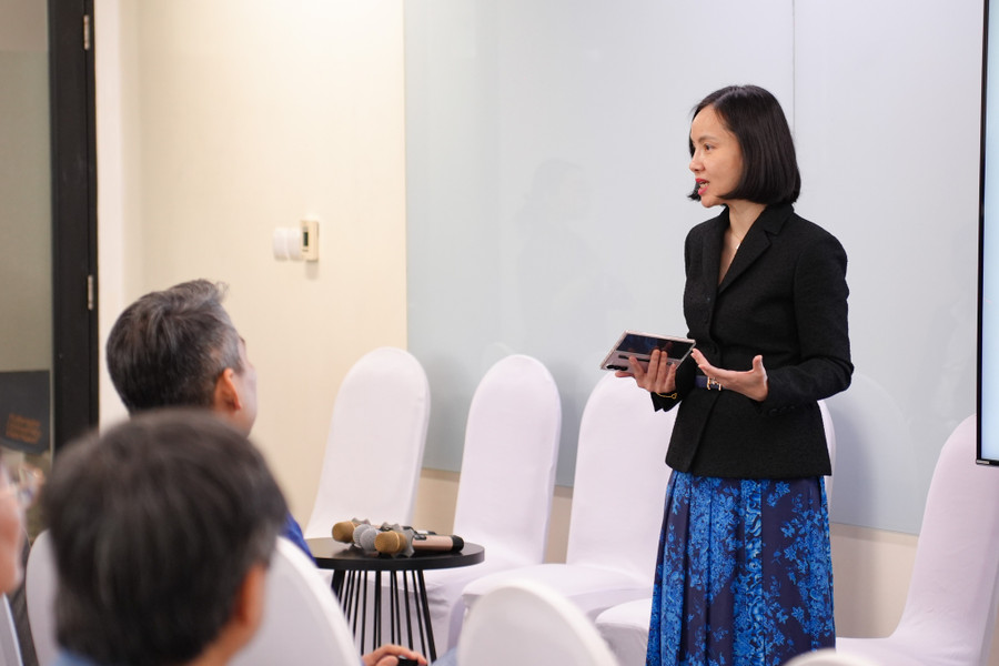 Bà Đào Thiên Hương, Phó Tổng Giám đốc EY-Parthenon trình bày tại phiên thảo luận. Ảnh: FUV dao-thien-huong.jpg