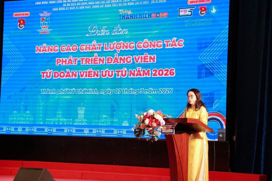 TS Bùi Trần Quỳnh Ngọc phát biểu tại diễn đàn. Ảnh: HCMUE. hcst10.jpg