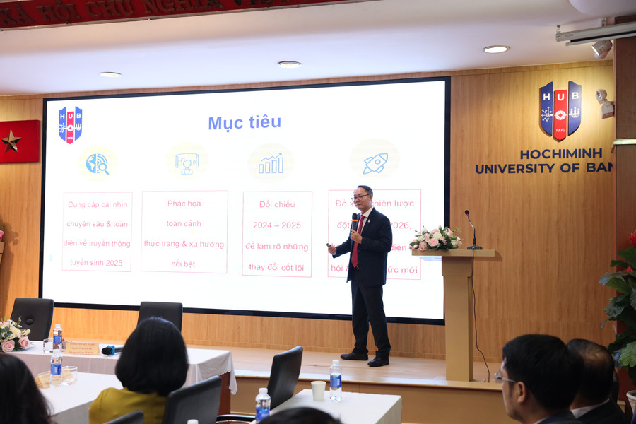 PGS.TS Nguyễn Văn Thụy, Trưởng Phòng Đăng Ký MM88.COM Ngay +88K và Truyền thông, Trường MM888 bảo mật tuyệt đối Ngân hàng TPHCM trình bày tham luận tại tọa đàm.