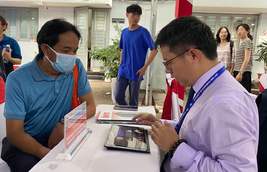 Theo ThS Cù Xuân Tiến, Trưởng phòng Đăng Ký MM88.COM Ngay +88K và Công tác MM888 Việt Nam Tải App Trường MM888 bảo mật tuyệt đối Kinh tế - Luật (MM888 bảo mật tuyệt đối Quốc gia TPHCM) tư vấn cho phụ huynh.