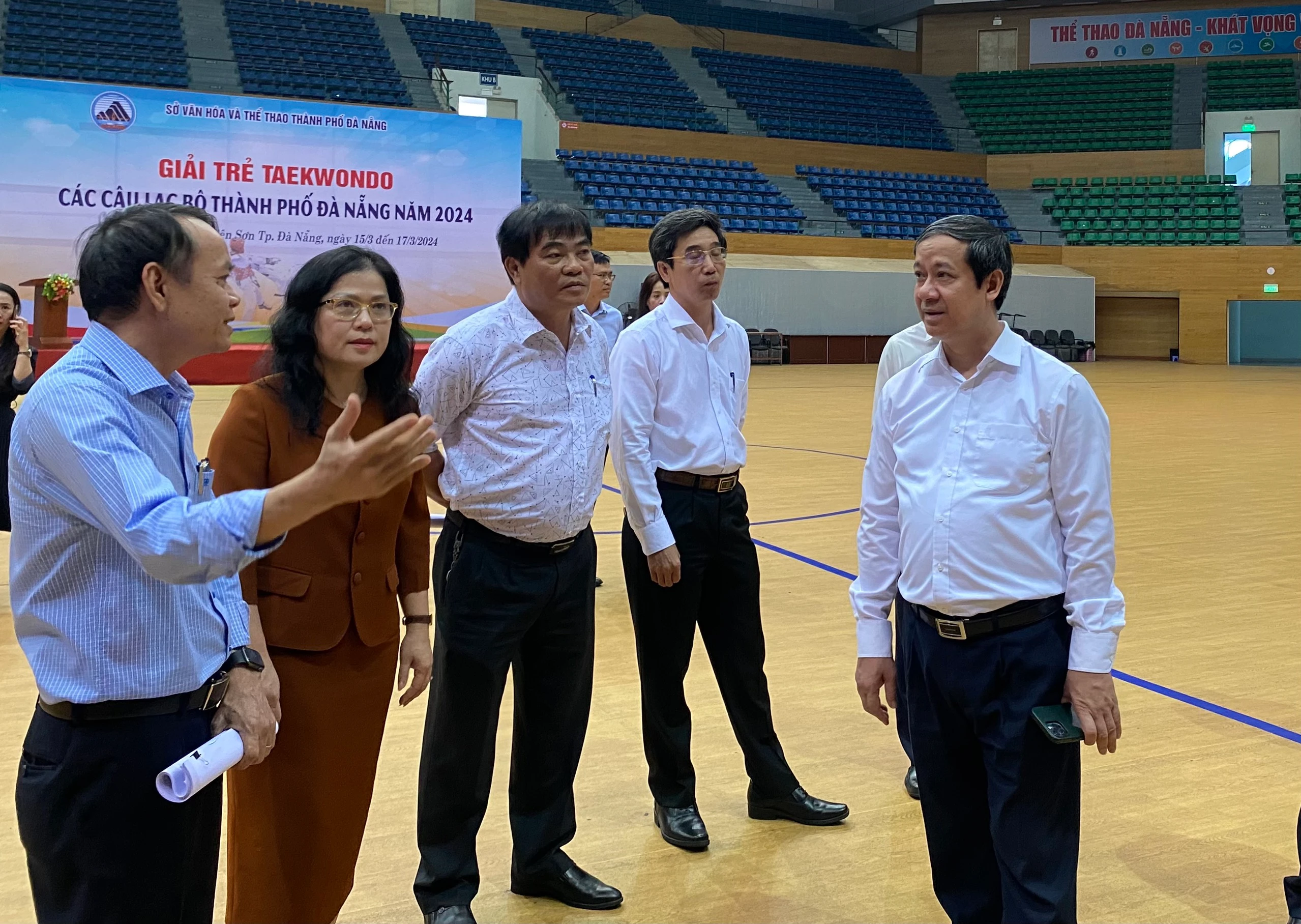 Bộ trưởng Nguyễn Kim Sơn và Thứ trưởng Nguyễn Thị Kim Chi nghe các đơn vị trình bày về phương án tổ chức 2MM88.com trò chơi casino và slot Thể thao MM886 slot game, bắn cá, lô đề, đá gà Đông Nam Á.