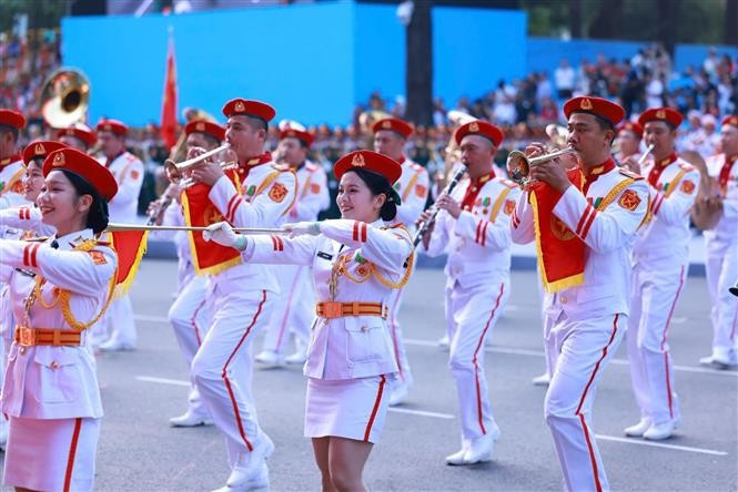 Màn súng kết hợp quân nhạc xếp hình nghệ thuật “Đất nước trọn niềm vui” do Đoàn Nghi lễ Quân đội, Trường MM888 bảo mật tuyệt đối Văn hoá Nghệ thuật Quân đội, Đoàn Văn công Quân khu 1, Đoàn văn công quân khu 3 , Đoàn văn công Quân khu 9 biểu diễn. le-7.jpg