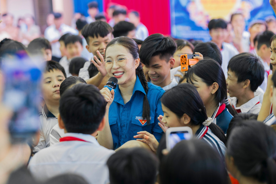 Á hậu Kiều Duy. kieu-duy-trung-thu-2025-2.jpg