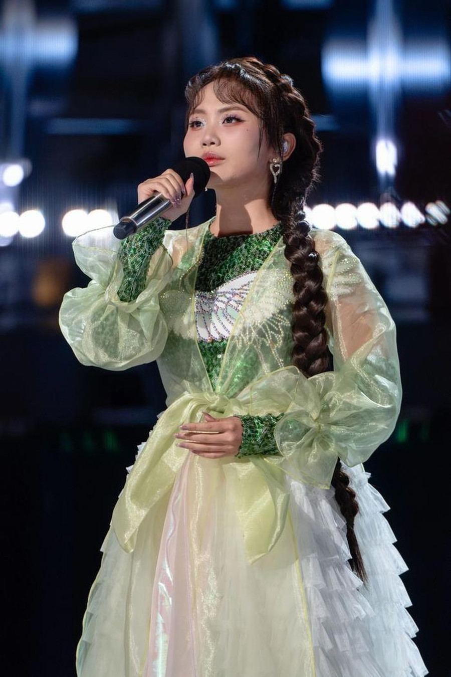 Phương Mỹ Chi đang nhận được sự chú ý của khán giả trong và ngoài nước. phuong-my-chi.jpg