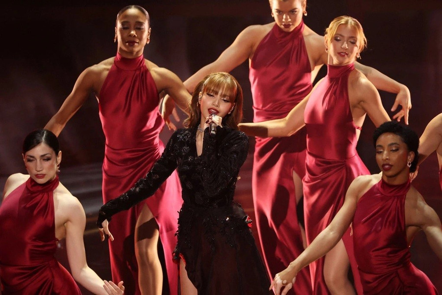 Lisa (BLACKPINK) dính nghi vấn hát nhép tại lễ trao giải Oscar 2025. lisa-01.jpg