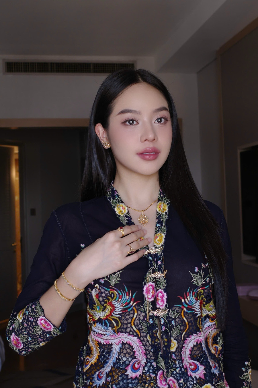thanh-thuy-trong-kebaya-1.jpg