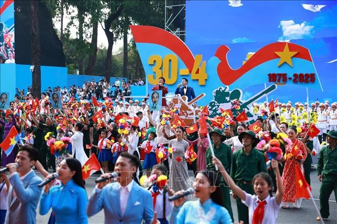 Chương trình nghệ thuật “Rạng rỡ non sông Việt Nam”. Chương trình nghệ thuật “Rạng rỡ non sông Việt Nam”.