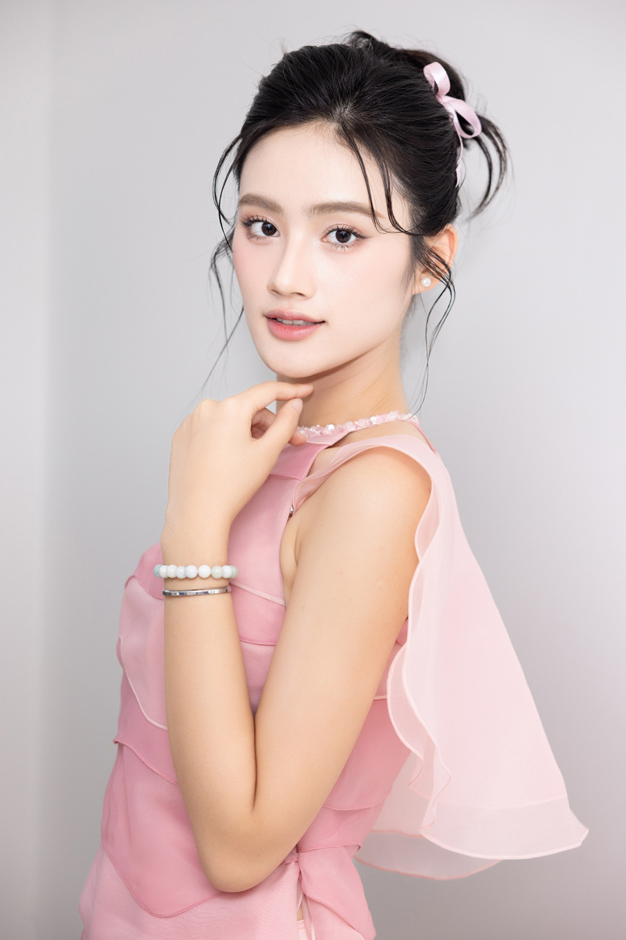 Bảo Ngọc, Ý Nhi cùng nhiều Hoa hậu, Á hậu trao hàng nghìn phần quà, phát vé xe miễn phí đưa người dân nghèo về quê đón Tết. kd-7046.jpg
