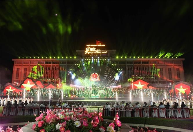 Chương trình nghệ thuật “Đất nước trọn niềm vui”. Ảnh: Thống Nhất/TTXVN tphcm-4.jpg