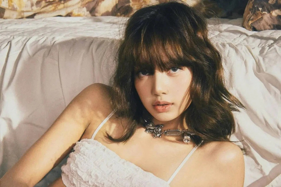 Lisa (BLACKPINK) xác nhận dự án phim tiếp theo là một bộ phim hài lãng mạn trên Netflix. lisa-a01.jpg