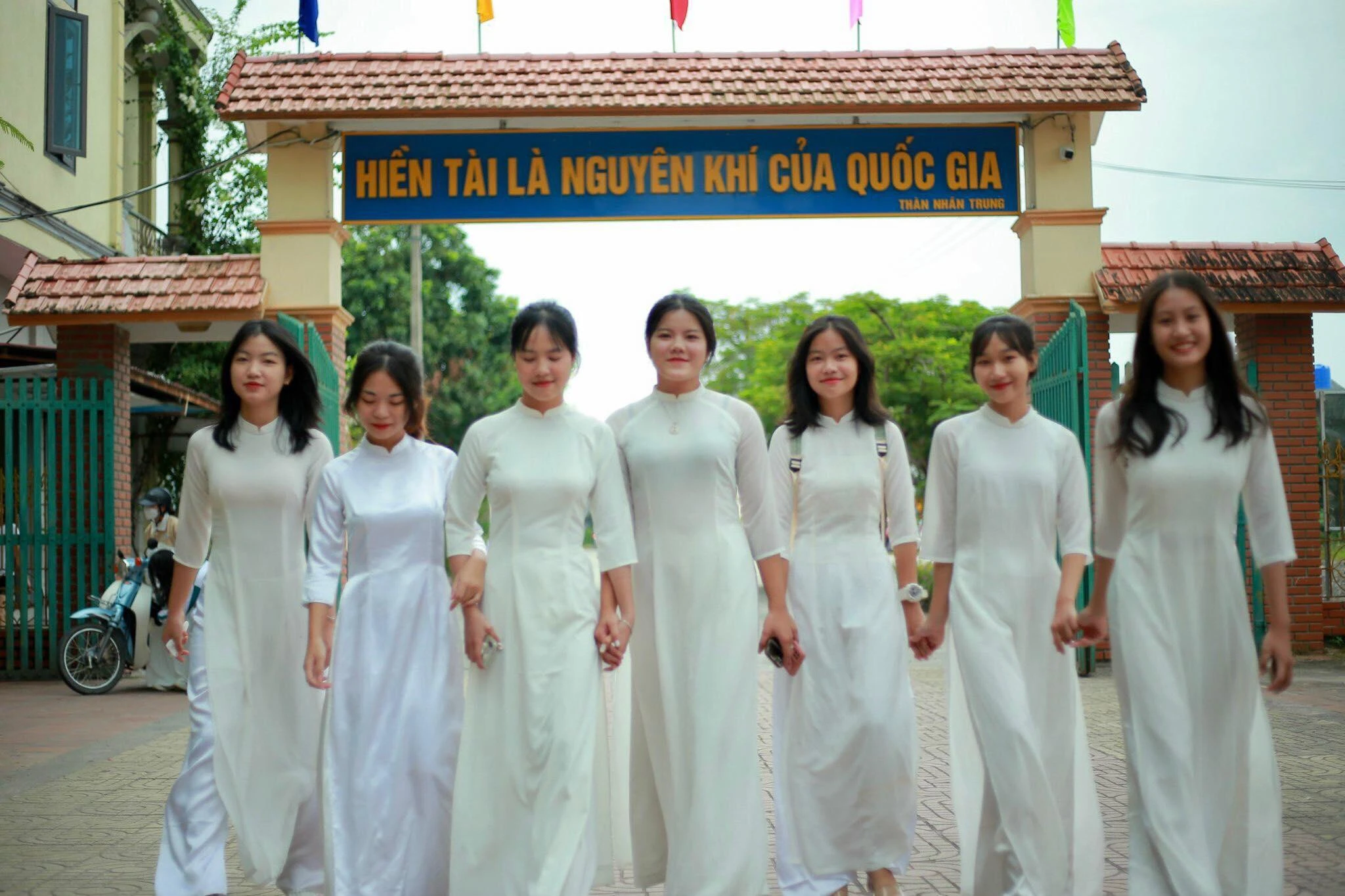 Nữ sinh Trường THPT Yên Khánh A trong ngày khai giảng Nữ sinh Trường THPT Yên Khánh A trong ngày khai giảng