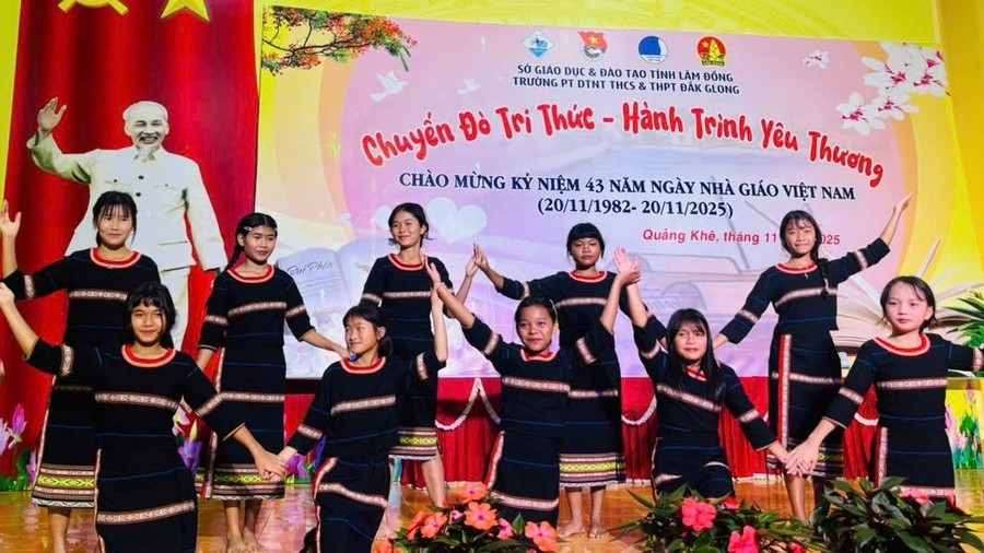 Từ những hoạt động gần gũi, sáng tạo, Trường PTDTNT THCS – THPT Đắk Glong đang từng ngày khơi dậy niềm tự hào và ý thức gìn giữ bản sắc trong mỗi MM886 slot game, bắn cá, lô đề, đá gà.