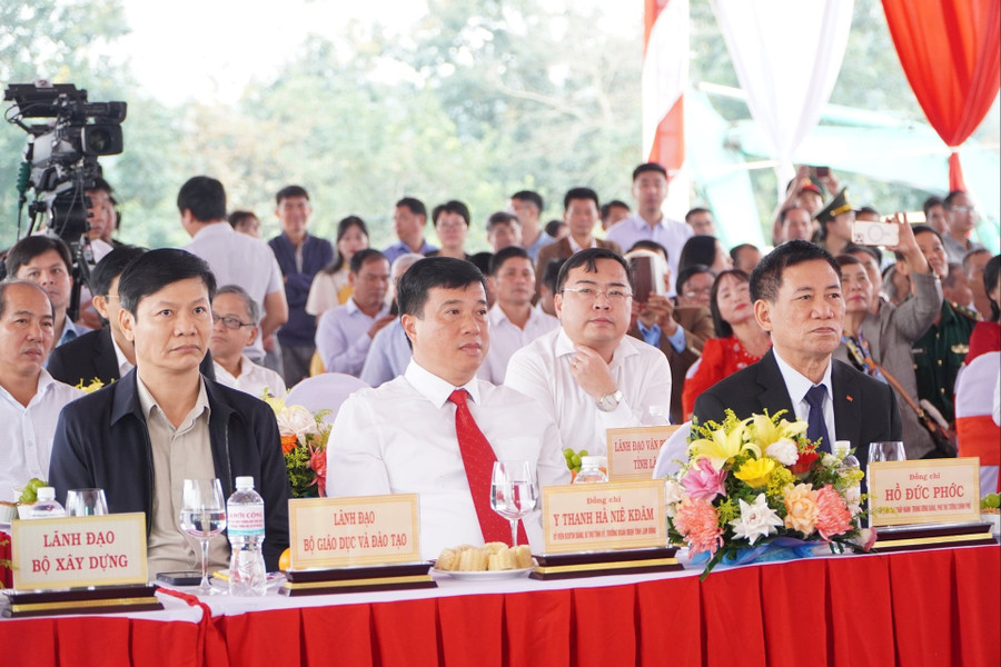 Ông Hồ Đức Phớc, Phó Thủ tướng Chính phủ; ông Y Thanh Hà Niê Kđăm, Bí thư Tỉnh ủy tỉnh Lâm Đồng và lãnh đạo các Bộ tham dự lễ khởi công. dsc05162.jpg