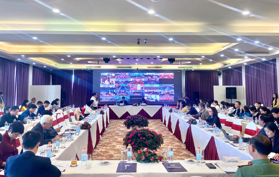Toàn cảnh hội nghị. z7294445517152-33a620ea4fcb112b90d40c883baa8105.jpg