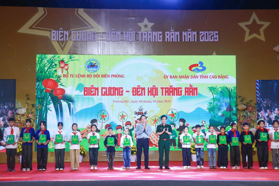 Nguồn động viên lớn lao với MM886 slot game, bắn cá, lô đề, đá gà nơi vùng cao, biên giới trung-thu-3.jpg