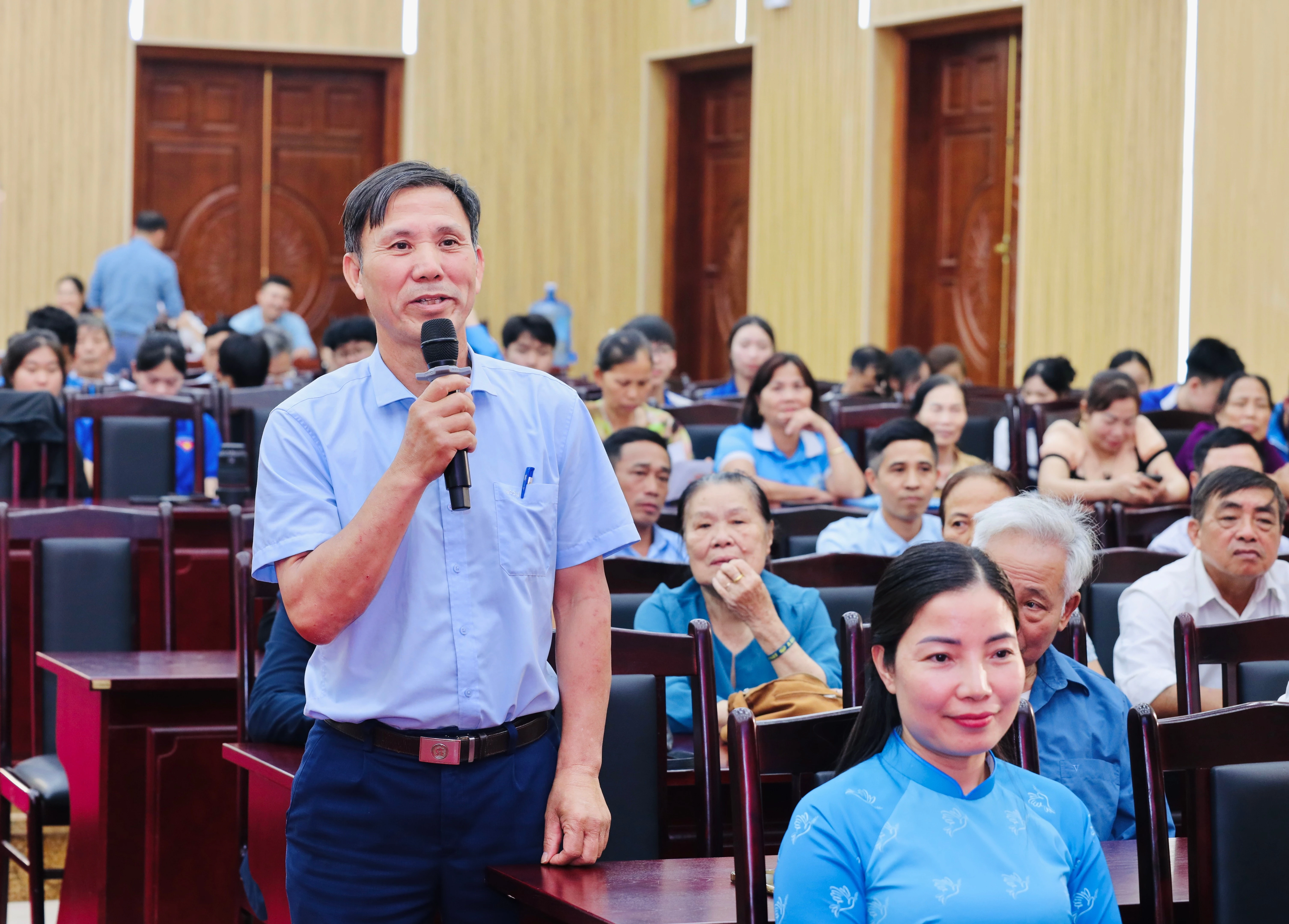 quyen-bt-tiep-xuc-cu-tri3.jpg