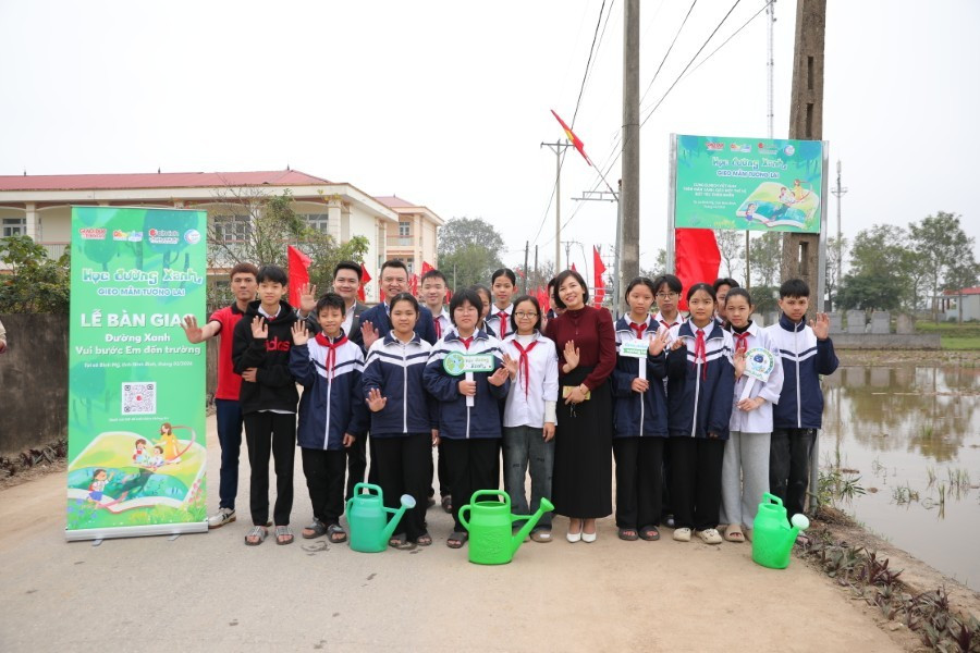 Cô trò xã Bình Mỹ hân hoan đón nhận 2 tuyến đường Xanh trước thềm Tết Bính Ngọ 2026. aa7a0718.jpg