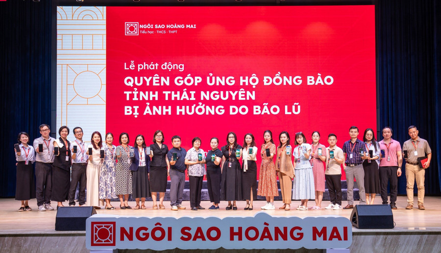 Tính đến sáng 10/10, thầy trò và phụ huynh Trường Ngôi Sao Hoàng Mai (phường Định Công) đã quyên góp được gần 800 triệu đồng để ủng hộ tới đồng bào vùng lũ. bao-2.jpg