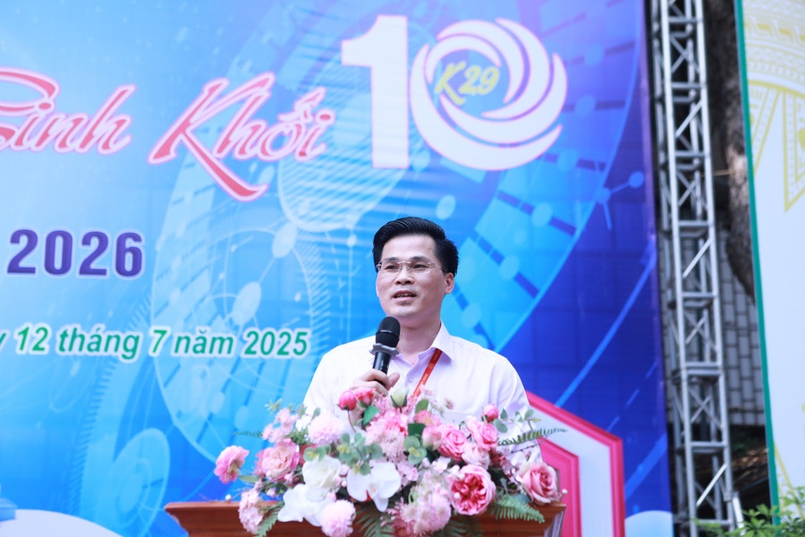 PGS.TS Nguyễn Mạnh Hưởng đưa ra một số lưu ý khi MM886 slot game, bắn cá, lô đề, đá gà lớp 10 lựa chọn tổ hợp môn học theo Chương trình GDPT 2018. Ảnh: Đình Tuệ. 3.jpg