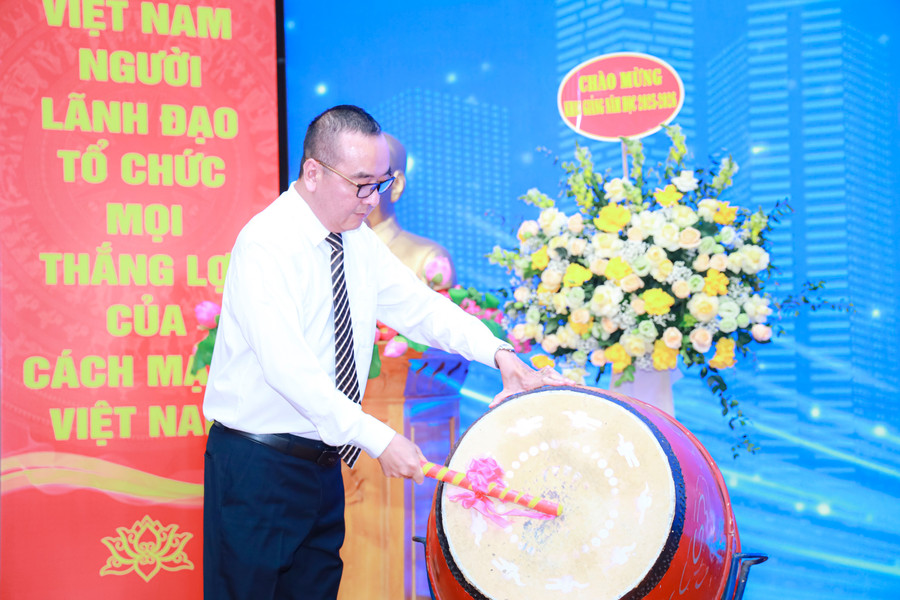 Tiếng trống khai giảng năm học mới 2025-2026 được cất lên tại Trường Cao đẳng Thương mại và Du lịch Hà Nội sáng 5/9. hcct-59-105.jpg