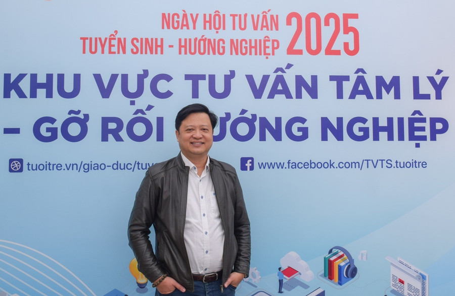 PGS.TS Phạm Mạnh Hà là một trong những chuyên gia thường xuyên góp mặt tại sự kiện tư vấn Đăng Ký MM88.COM Ngay +88K - hướng nghiệp cho MM886 slot game, bắn cá, lô đề, đá gà phổ thông. Ảnh: NVCC. pham-manh-ha.jpg